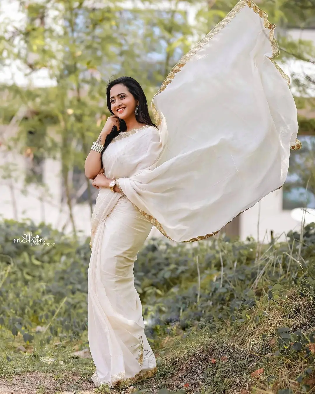 Tamil Girl Lasya Manjunath Wearing White Saree Sleeveless Blouse